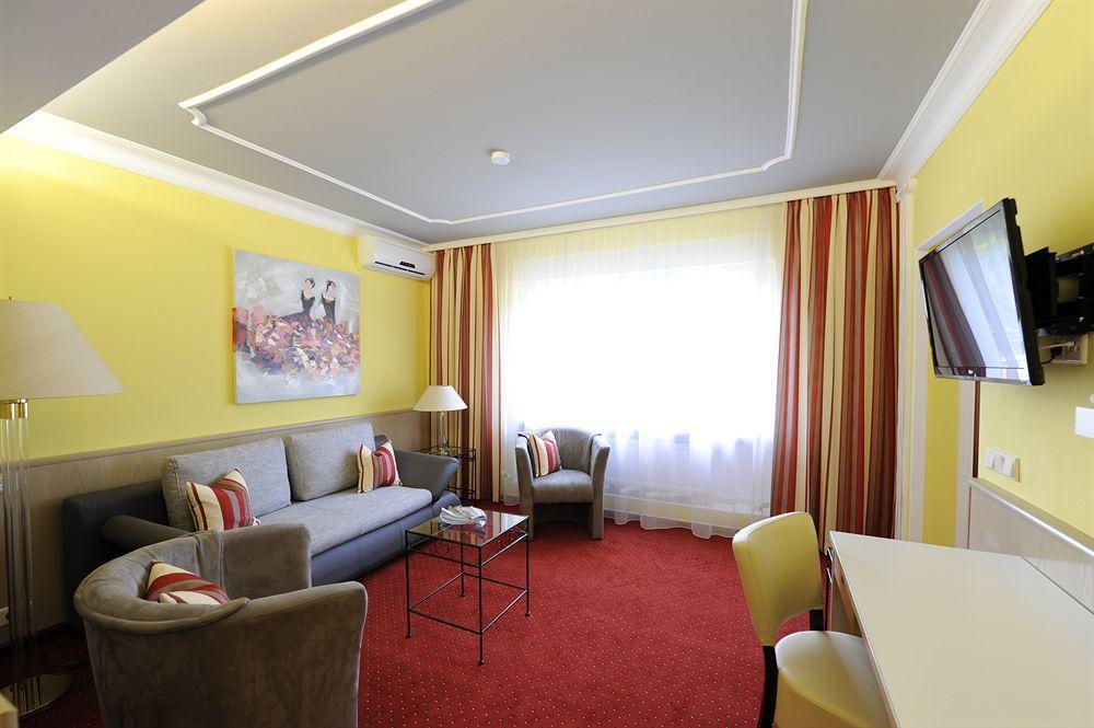 באד בלינגן Hotel Ambiente מראה חיצוני תמונה