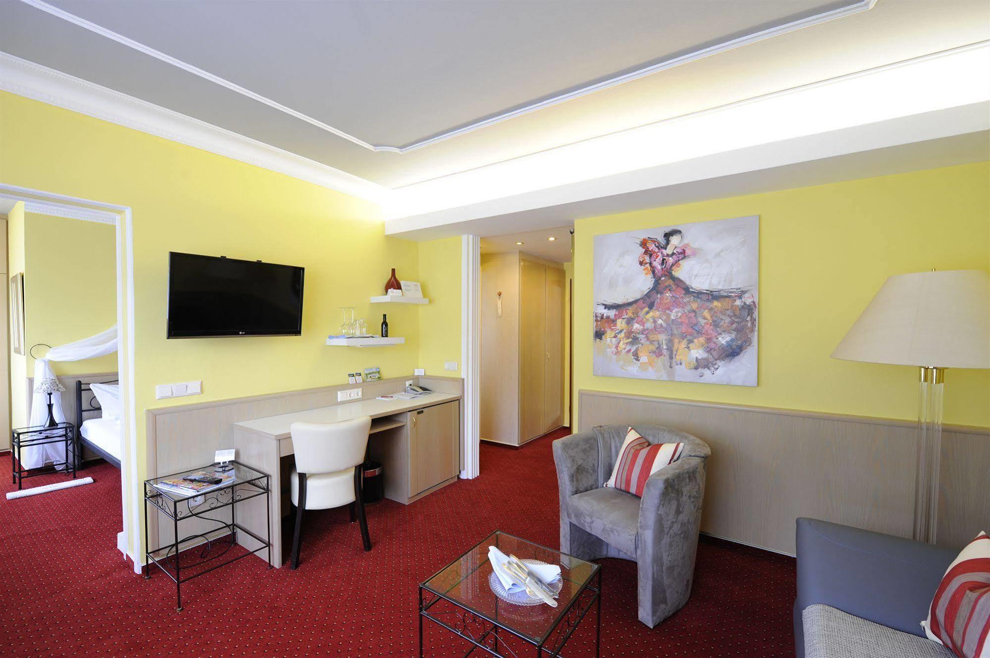 באד בלינגן Hotel Ambiente מראה חיצוני תמונה