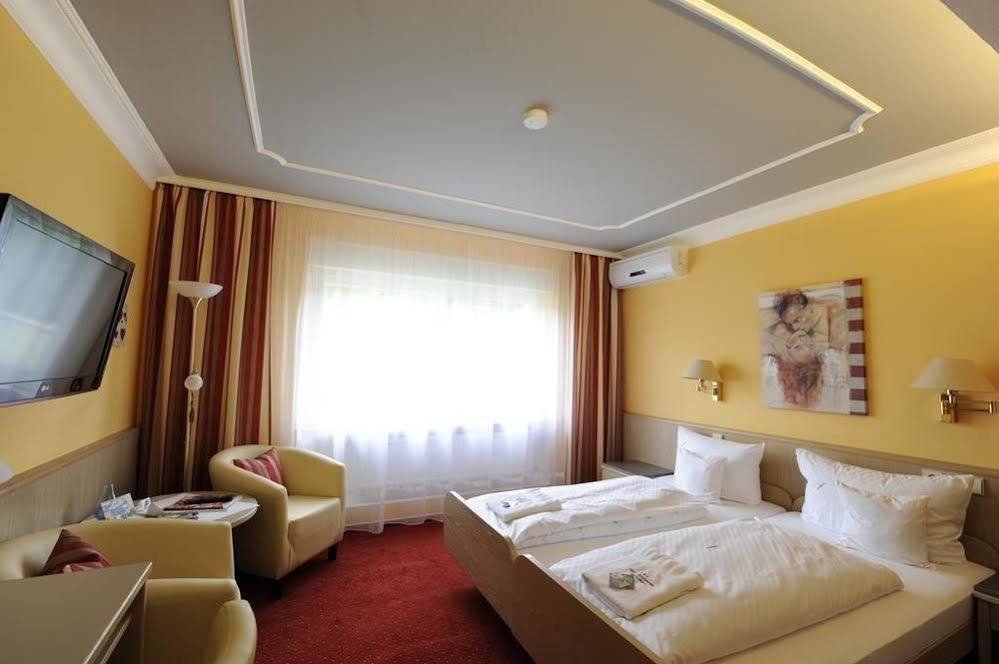באד בלינגן Hotel Ambiente מראה חיצוני תמונה